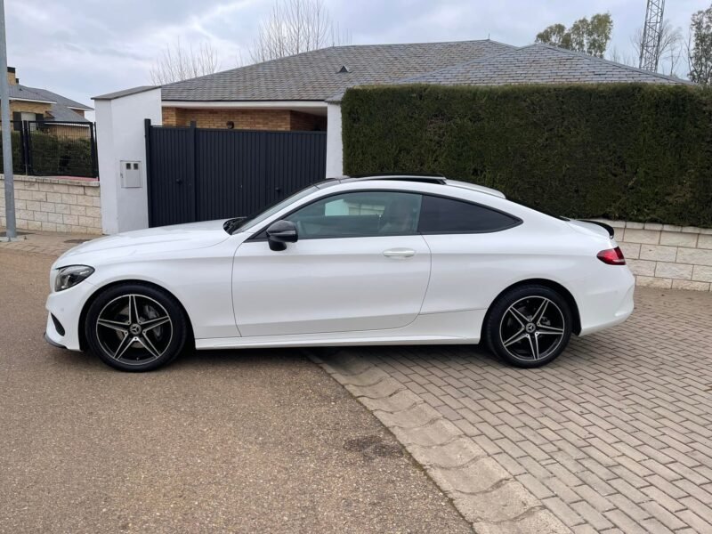 MERCEDES-BENZ Clase C 220 d COUPÉ PACK AMG
