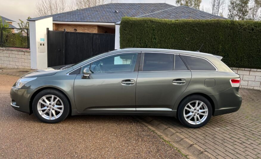 TOYOTA AVENSIS 2.2 d4d 150 cv CROSS SPORT Cross SPORT Advancw