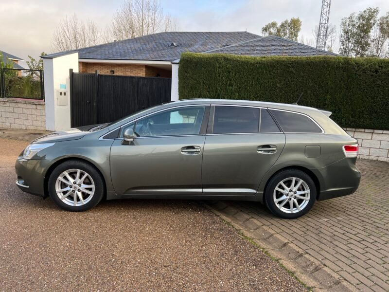 TOYOTA AVENSIS 2.2 d4d 150 cv CROSS SPORT Cross SPORT Advancw