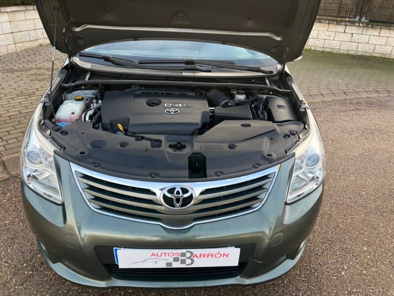 TOYOTA AVENSIS 2.2 d4d 150 cv CROSS SPORT Cross SPORT Advancw