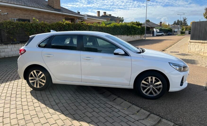 HYUNDAI i30 1.6 CRDI 110 cv Tecno Tech