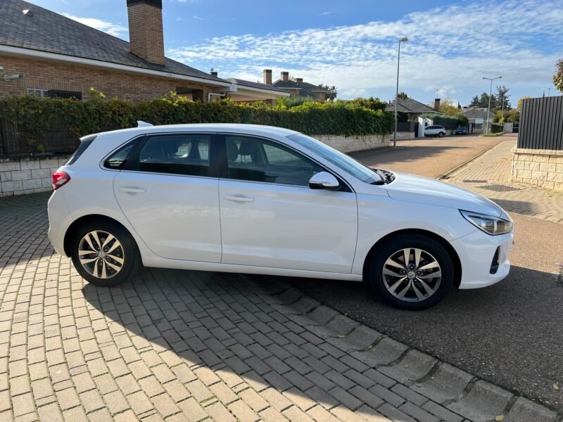 HYUNDAI i30 1.6 CRDI 110 cv Tecno Tech