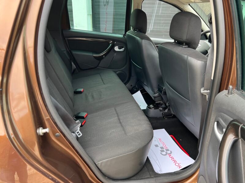 Dacia DUSTER 1.6 i 105 cv 4×4 Laureate Laureate 4×4