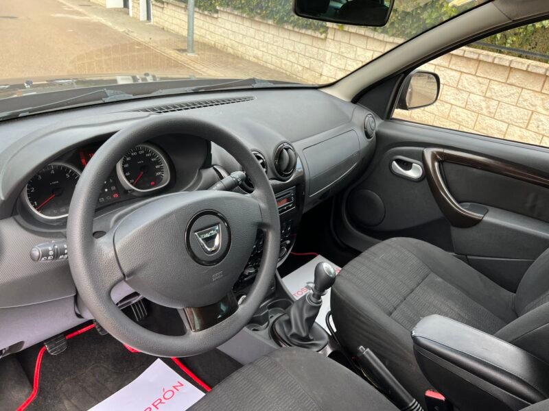 Dacia DUSTER 1.6 i 105 cv 4×4 Laureate Laureate 4×4