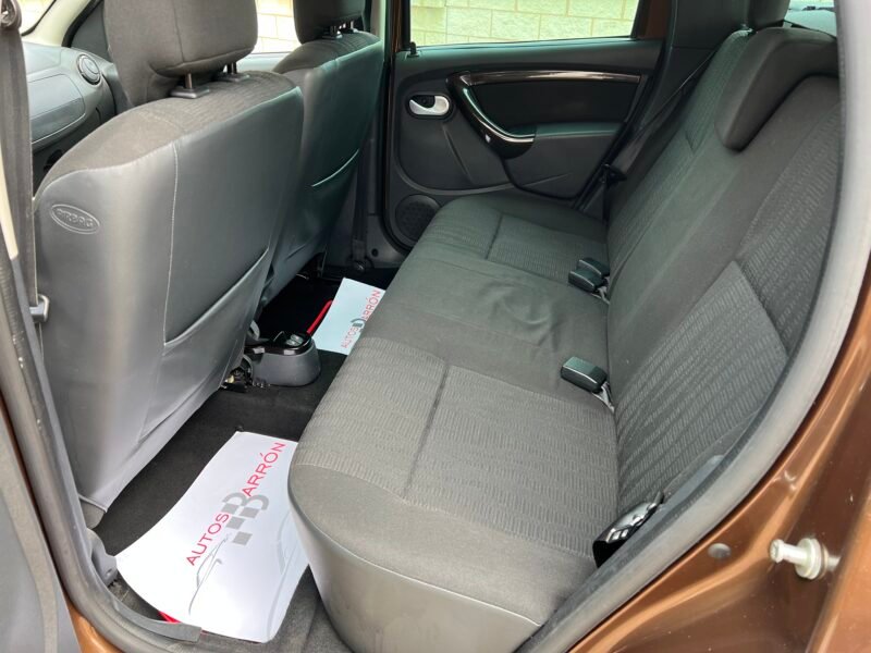 Dacia DUSTER 1.6 i 105 cv 4×4 Laureate Laureate 4×4