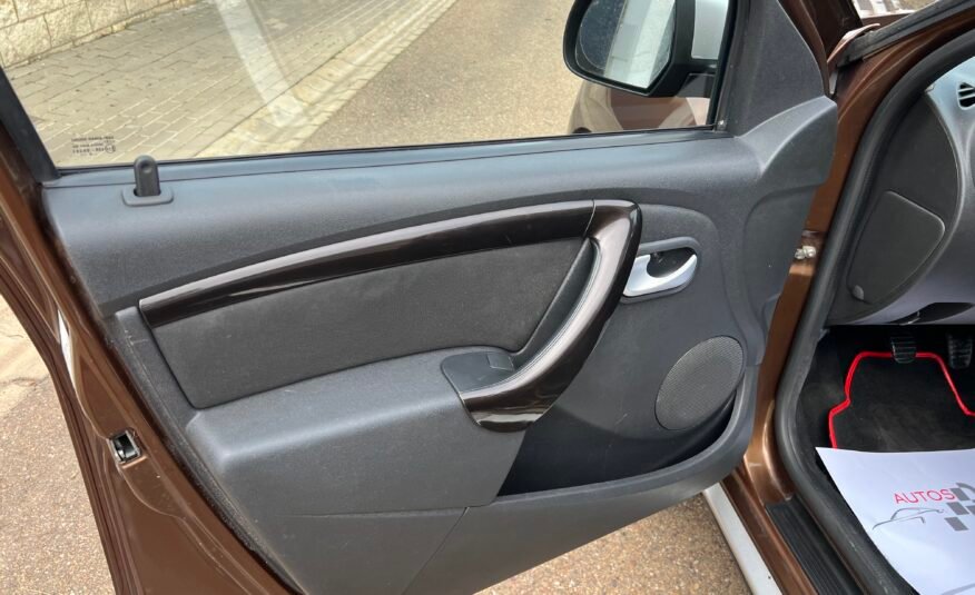 Dacia DUSTER 1.6 i 105 cv 4×4 Laureate Laureate 4×4