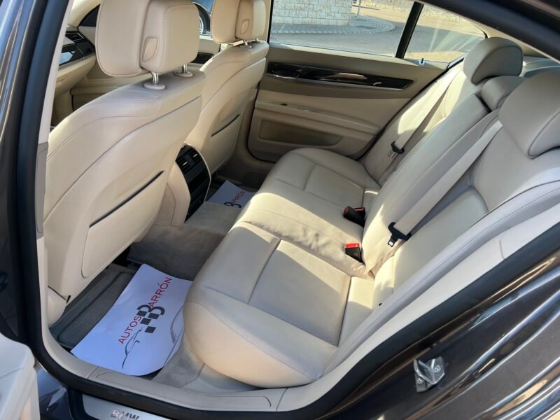 BMW 730 d Aut. 8v. 730 d LUXURY