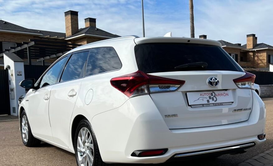TOYOTA Auris Híbrido 140 h Touring Sporta