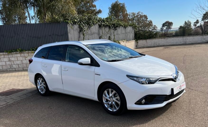 TOYOTA Auris Híbrido 140 h Touring Sporta