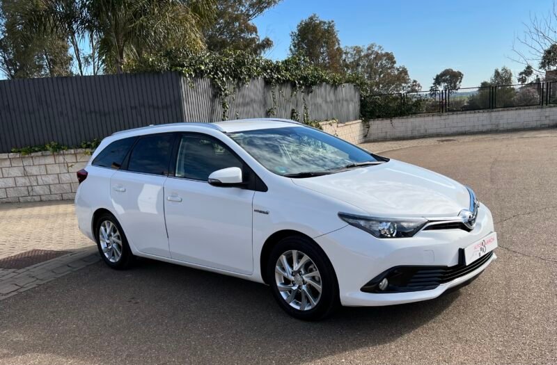 TOYOTA Auris Híbrido 140 h Touring Sporta