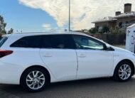 TOYOTA Auris Híbrido 140 h Touring Sporta