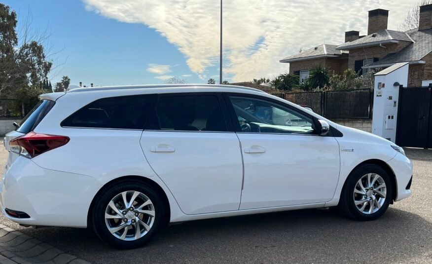 TOYOTA Auris Híbrido 140 h Touring Sporta