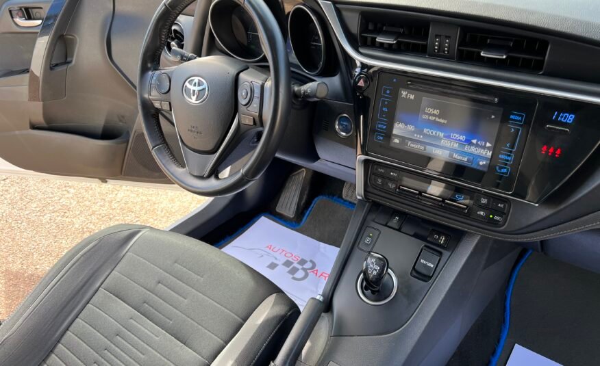 TOYOTA Auris Híbrido 140 h Touring Sporta
