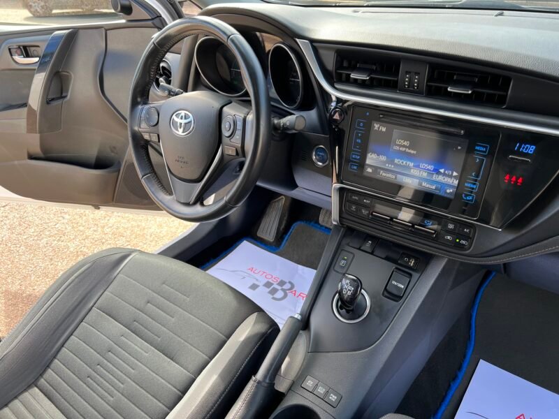 TOYOTA Auris Híbrido 140 h Touring Sporta