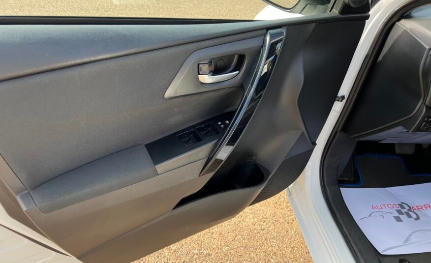 TOYOTA Auris Híbrido 140 h Touring Sporta