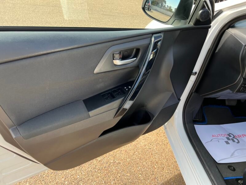 TOYOTA Auris Híbrido 140 h Touring Sporta
