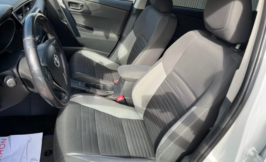 TOYOTA Auris Híbrido 140 h Touring Sporta