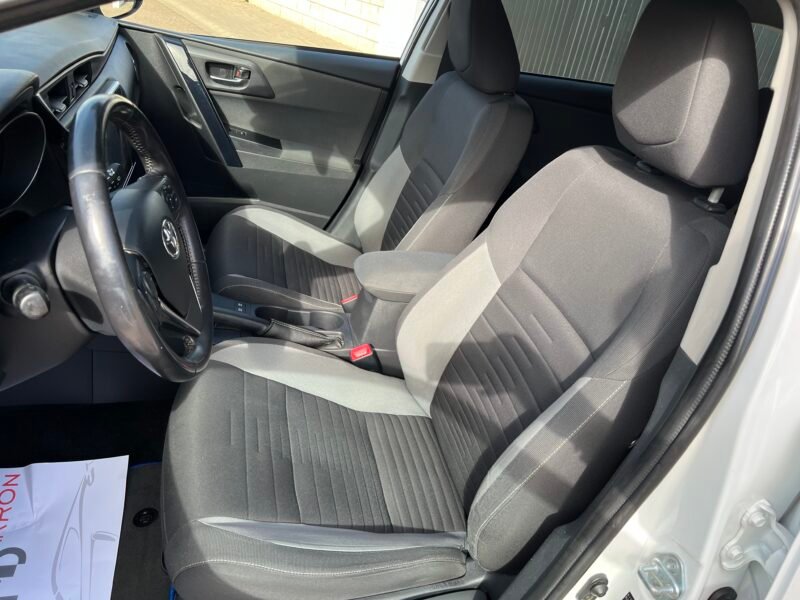 TOYOTA Auris Híbrido 140 h Touring Sporta