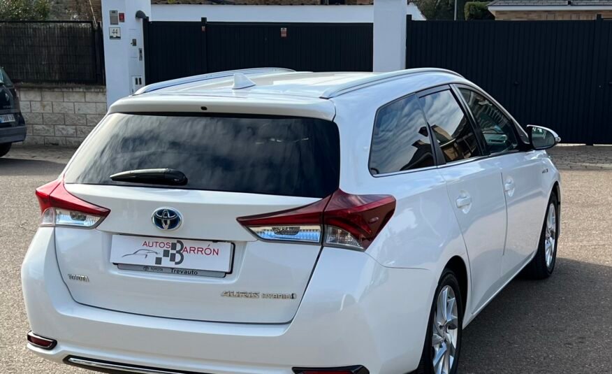 TOYOTA Auris Híbrido 140 h Touring Sporta