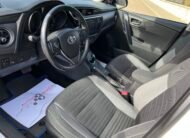 TOYOTA Auris Híbrido 140 h Touring Sporta