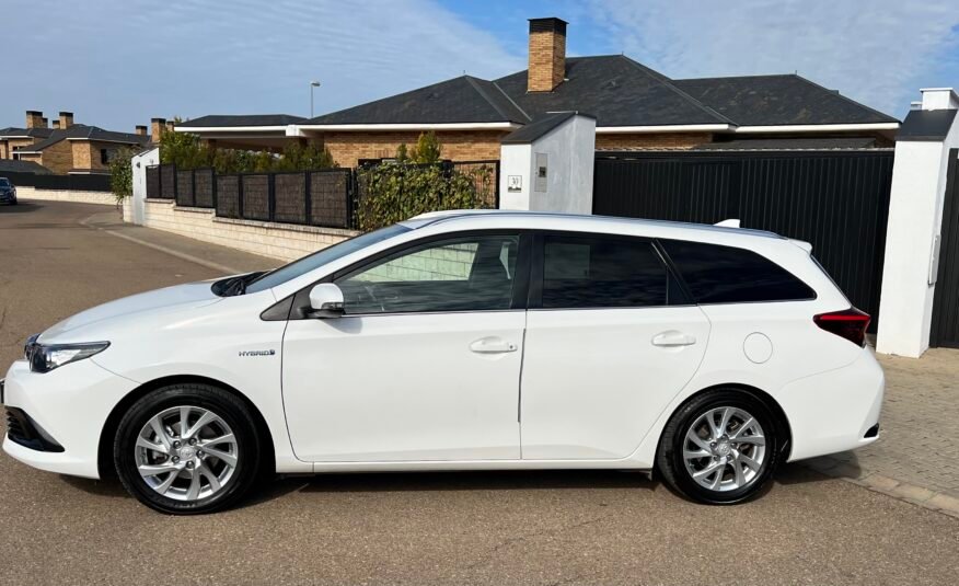 TOYOTA Auris Híbrido 140 h Touring Sporta