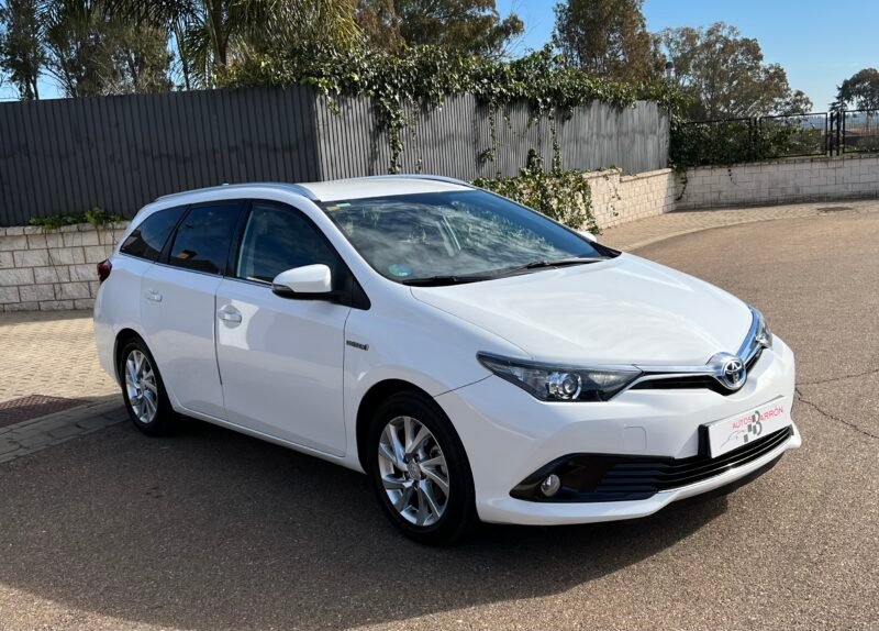 TOYOTA Auris Híbrido 140 h Touring Sporta