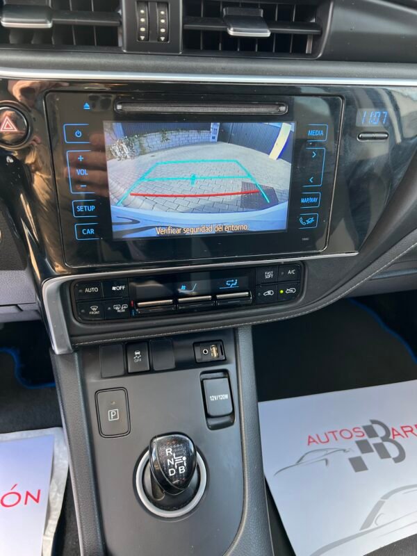 TOYOTA Auris Híbrido 140 h Touring Sporta