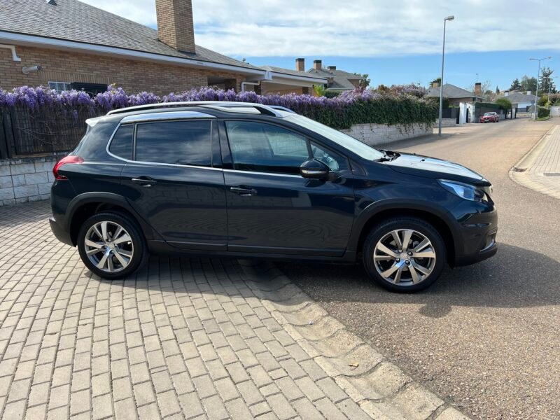PEUGEOT 2008 1.2 Pure Tech AUT. ALLURE Allure