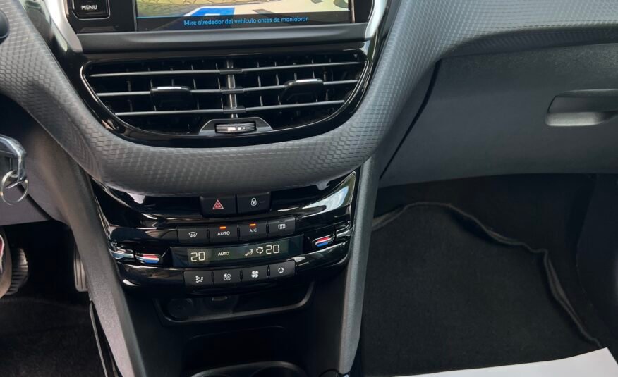 PEUGEOT 2008 1.2 Pure Tech AUT. ALLURE Allure