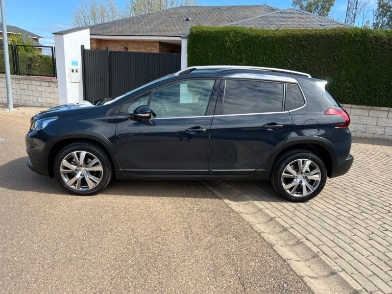 PEUGEOT 2008 1.2 Pure Tech AUT. ALLURE Allure