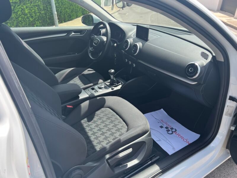 AUDI A1 1.6 TDI 105 Cv 6 Velocidades