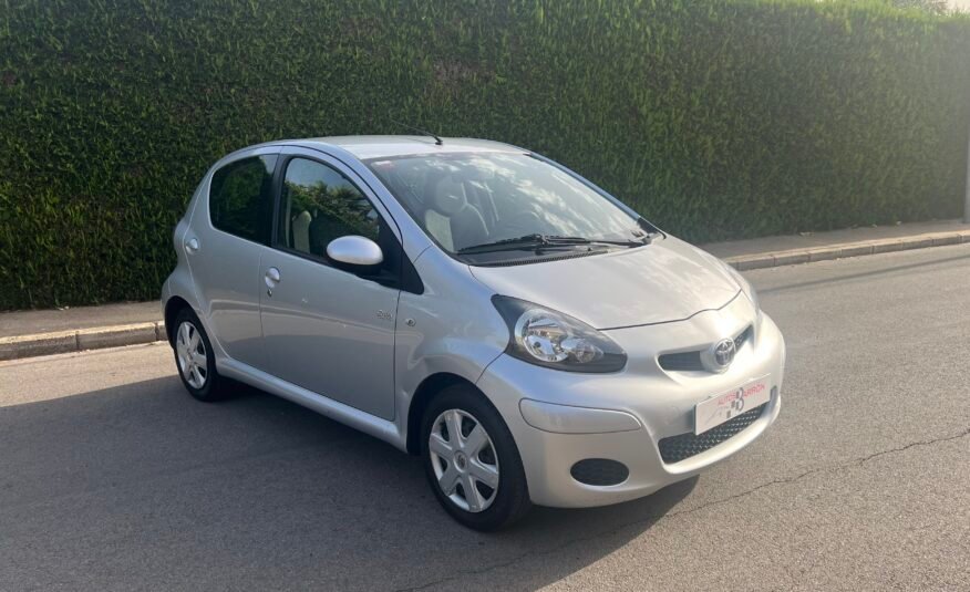 TOYOTA Aygo 1.0 VVTI CONNECT Connect