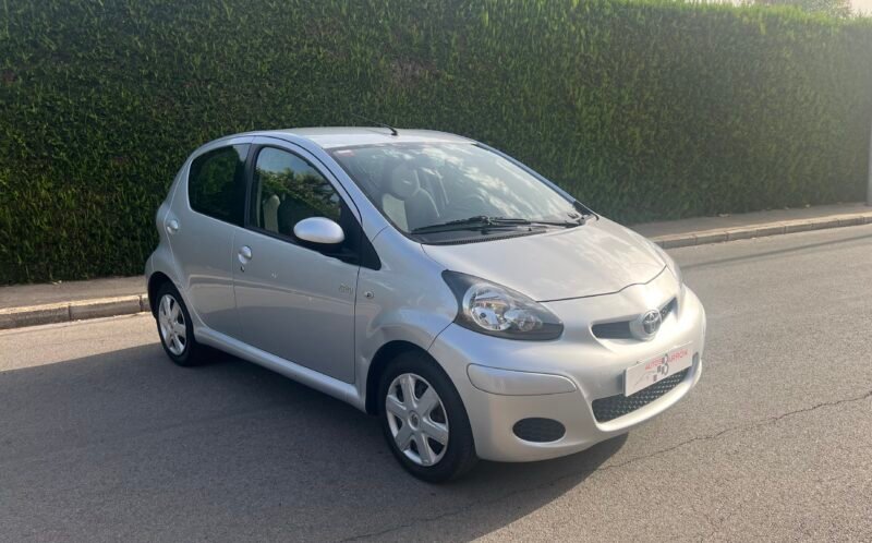 TOYOTA Aygo 1.0 VVTI CONNECT Connect