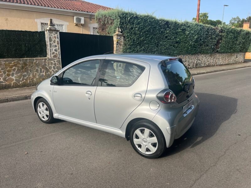TOYOTA Aygo 1.0 VVTI CONNECT Connect