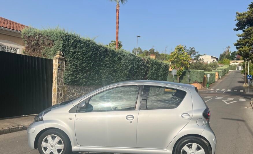 TOYOTA Aygo 1.0 VVTI CONNECT Connect