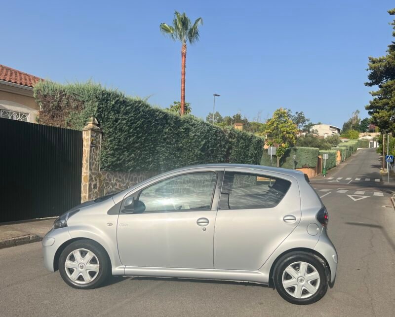 TOYOTA Aygo 1.0 VVTI CONNECT Connect