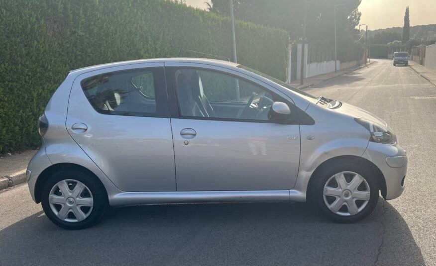 TOYOTA Aygo 1.0 VVTI CONNECT Connect