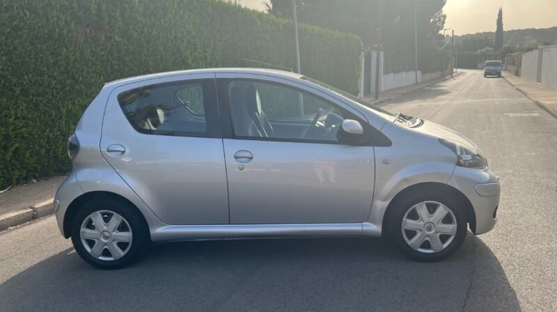 TOYOTA Aygo 1.0 VVTI CONNECT Connect