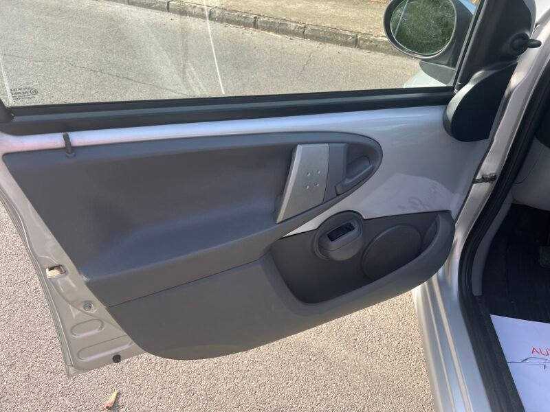 TOYOTA Aygo 1.0 VVTI CONNECT Connect