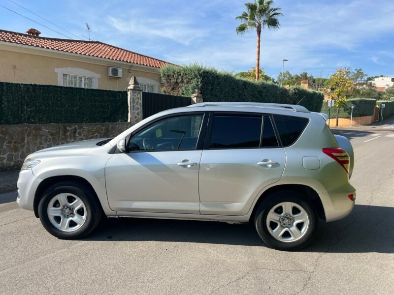 TOYOTA RAV4 d4d 150’cb 4×4 ACTIVE D4d 150’cv 4×4