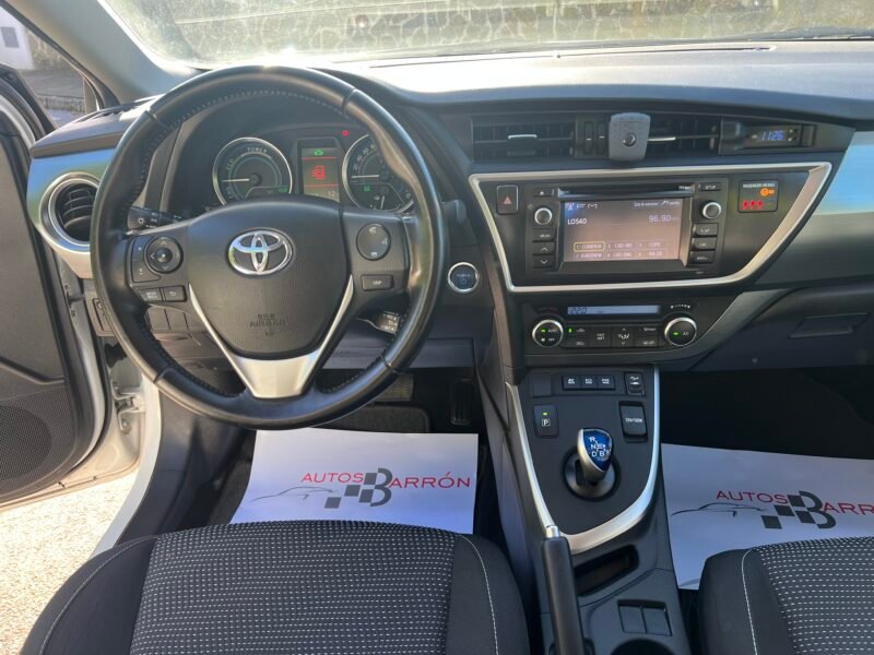 TOYOTA Auris hibrido Active 140
