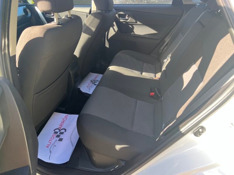 TOYOTA Auris hibrido Active 140