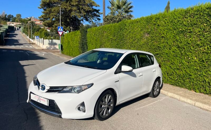 TOYOTA Auris hibrido Active 140