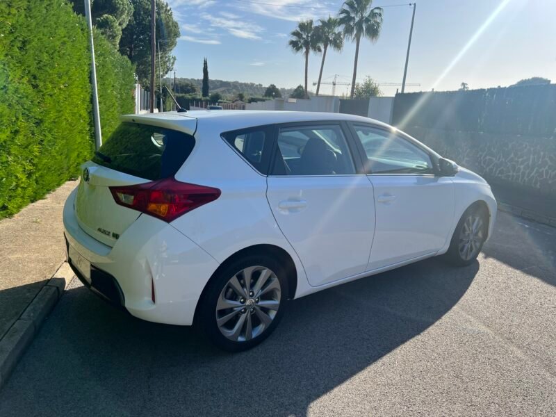 TOYOTA Auris hibrido Active 140