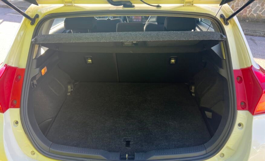 TOYOTA Auris hibrido Active 140