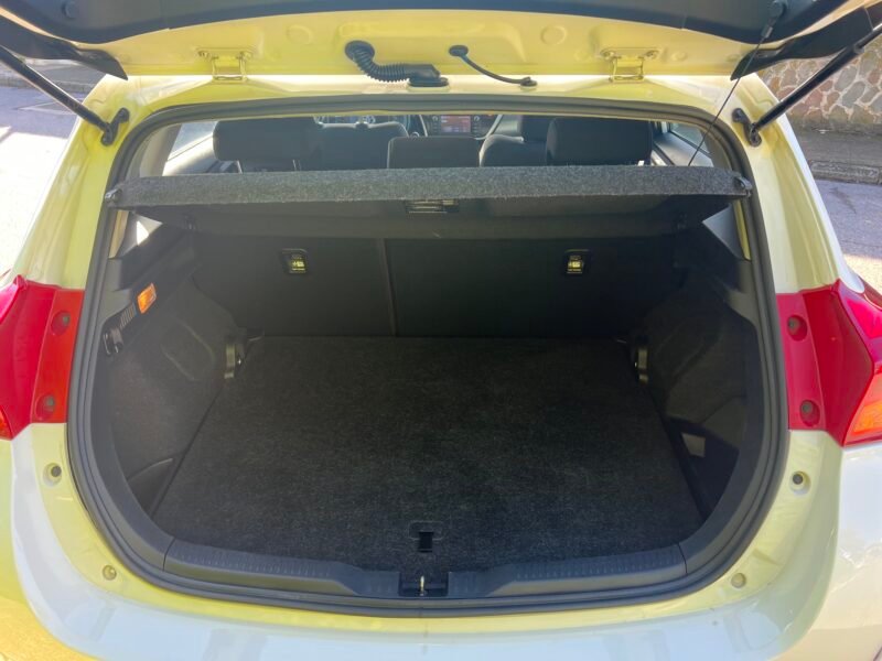 TOYOTA Auris hibrido Active 140