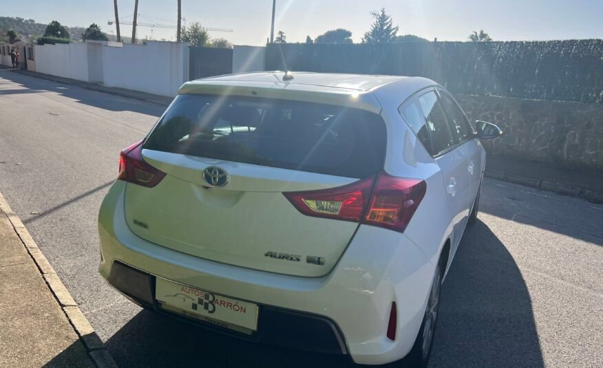 TOYOTA Auris hibrido Active 140