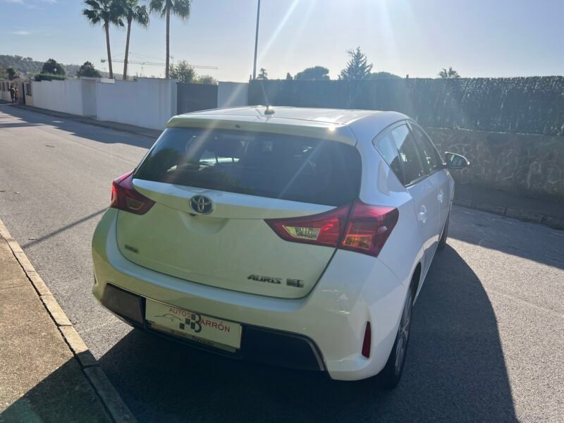 TOYOTA Auris hibrido Active 140