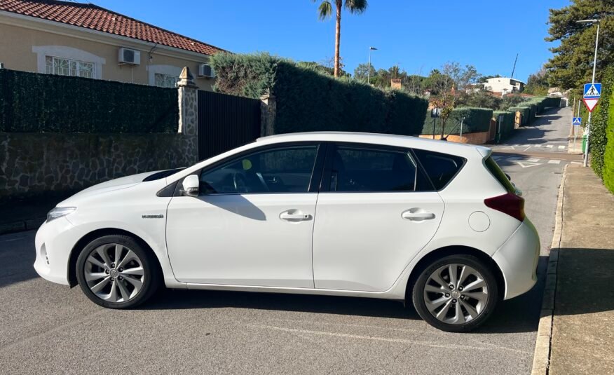 TOYOTA Auris hibrido Active 140