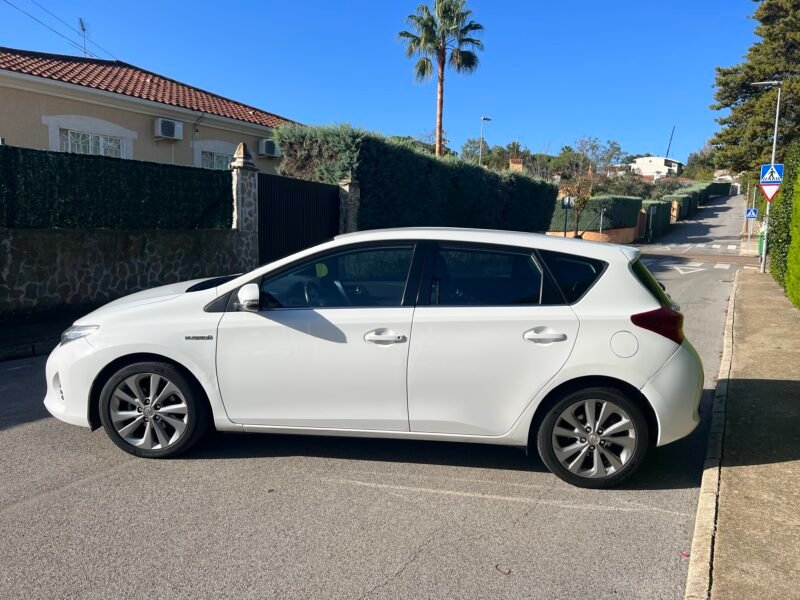 TOYOTA Auris hibrido Active 140